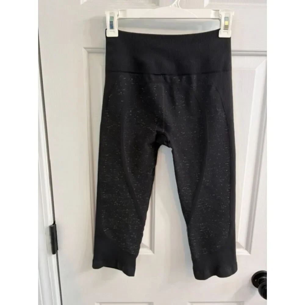 Lululemon Free To Flow Crop Leggings Size 4